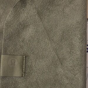 Lululemon 🆕 The (Small) Towel gray